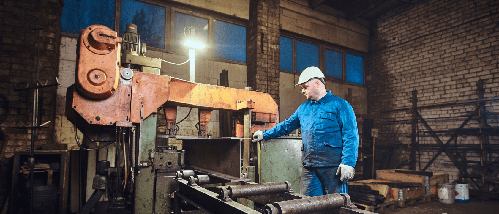 worker-is-controlling-process-rail-cutting-busy-metal-factory 1